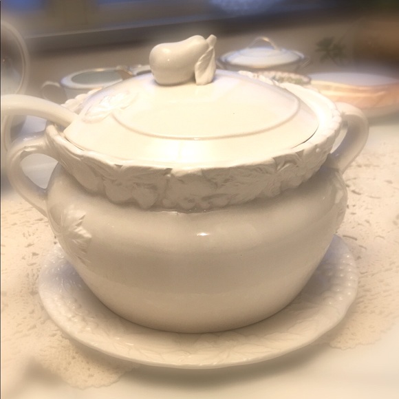 Garden White Soup Tureen with Ladle and Plate